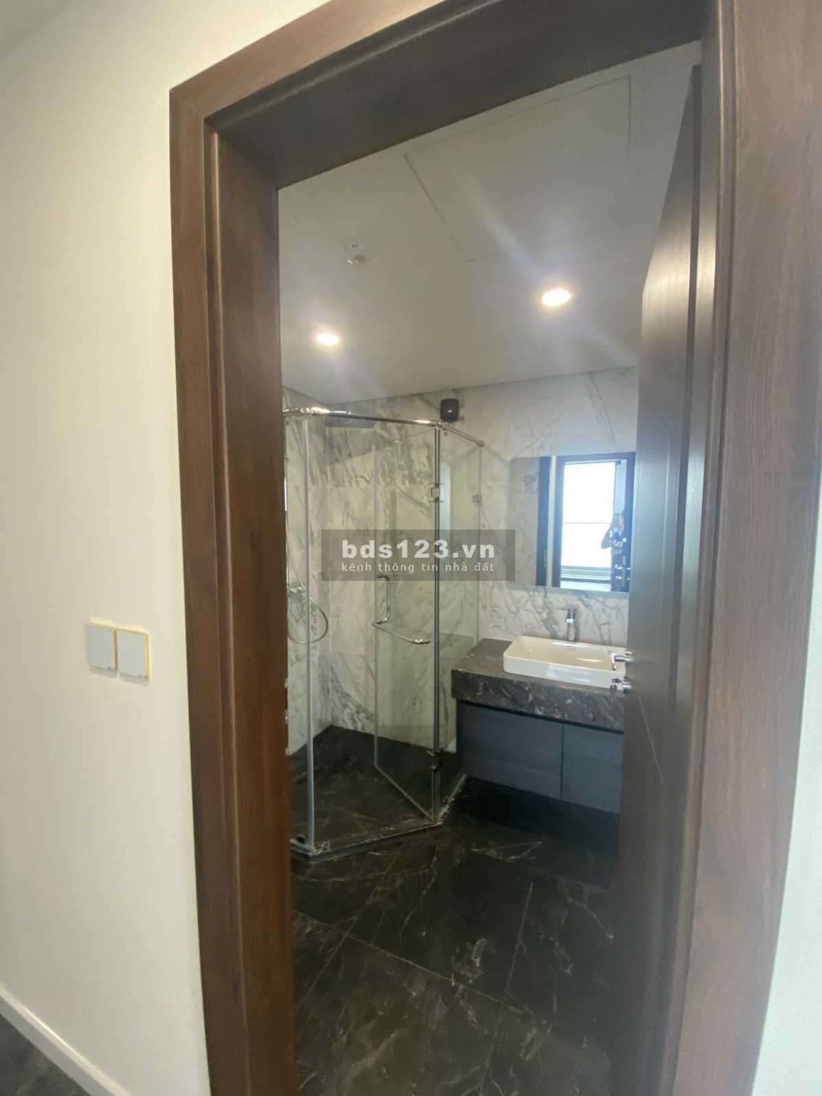 Cho thuê căn hộ tại Sunshine Golden River, đồ cơ bản đến Full đồ, giá thuê từ 18tr/ tháng