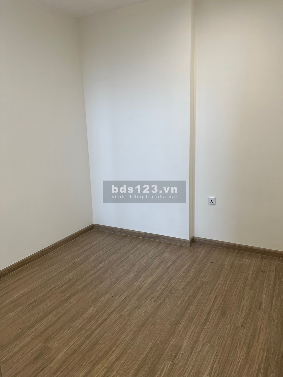 Bán trong tuần căn hộ 2PN1wC view bể bơi 3.350 tỷ BP Vinhomes Smart