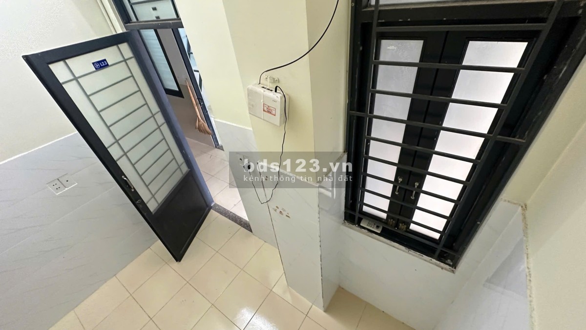 Cho thuê phòng có gác sát cổng Đại Học Văn Lang cs3 đi bộ 1 phút thích hợp ở 1-2 bạn