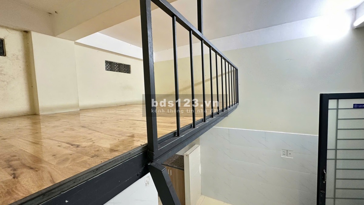 Cho thuê phòng có gác sát cổng Đại Học Văn Lang cs3 đi bộ 1 phút thích hợp ở 1-2 bạn