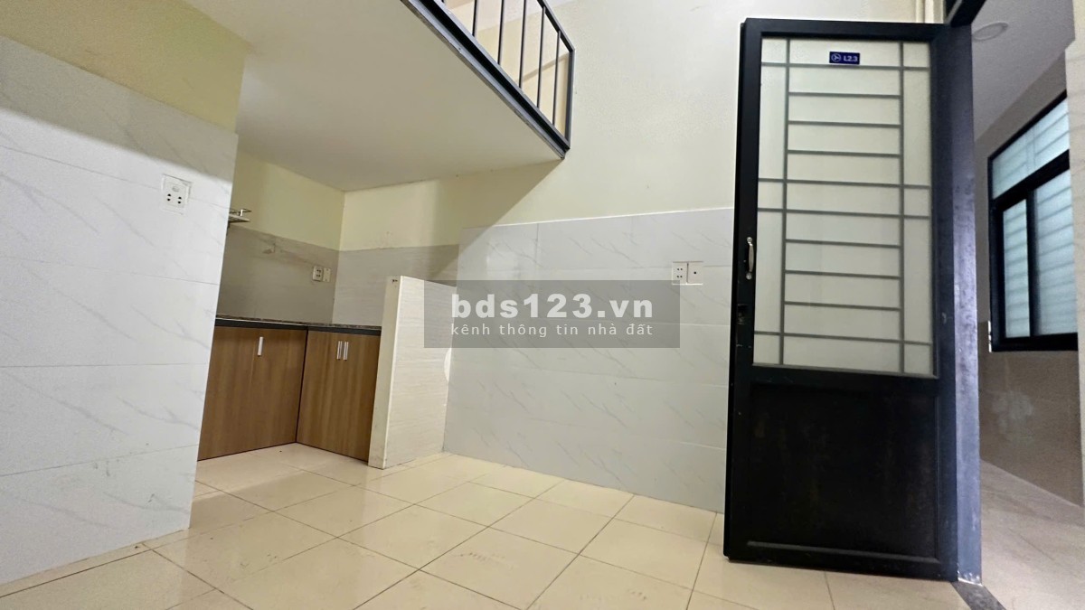 Cho thuê phòng có gác sát cổng Đại Học Văn Lang cs3 đi bộ 1 phút thích hợp ở 1-2 bạn