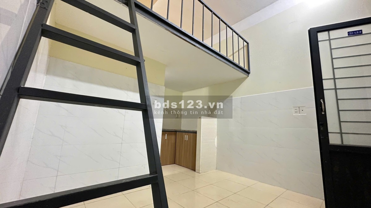 Cho thuê phòng có gác sát cổng Đại Học Văn Lang cs3 đi bộ 1 phút thích hợp ở 1-2 bạn