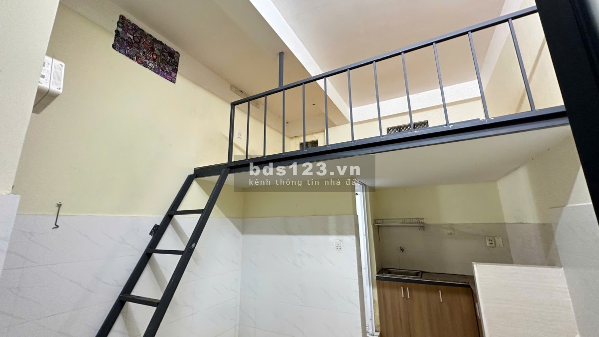 Cho thuê phòng có gác sát cổng Đại Học Văn Lang cs3 đi bộ 1 phút thích hợp ở 1-2 bạn