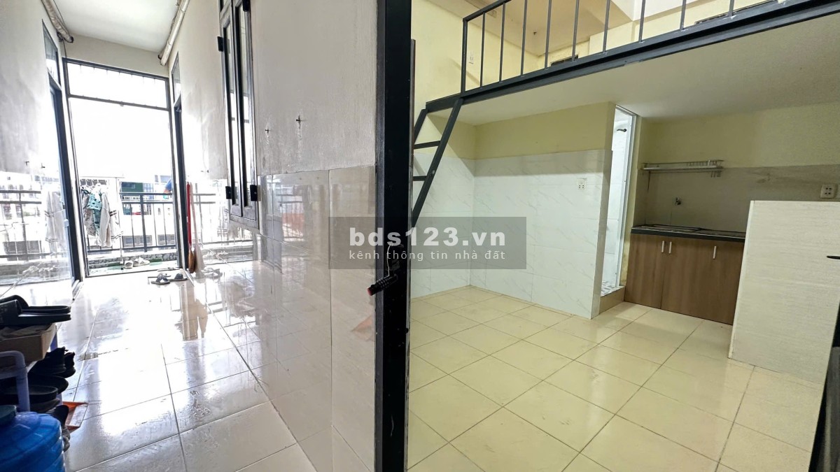 Cho thuê phòng có gác sát cổng Đại Học Văn Lang cs3 đi bộ 1 phút thích hợp ở 1-2 bạn