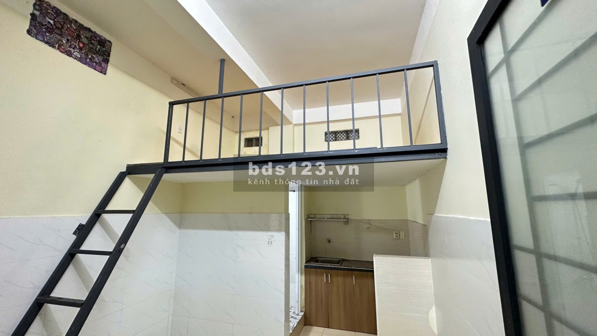 Cho thuê phòng có gác sát cổng Đại Học Văn Lang cs3 đi bộ 1 phút thích hợp ở 1-2 bạn