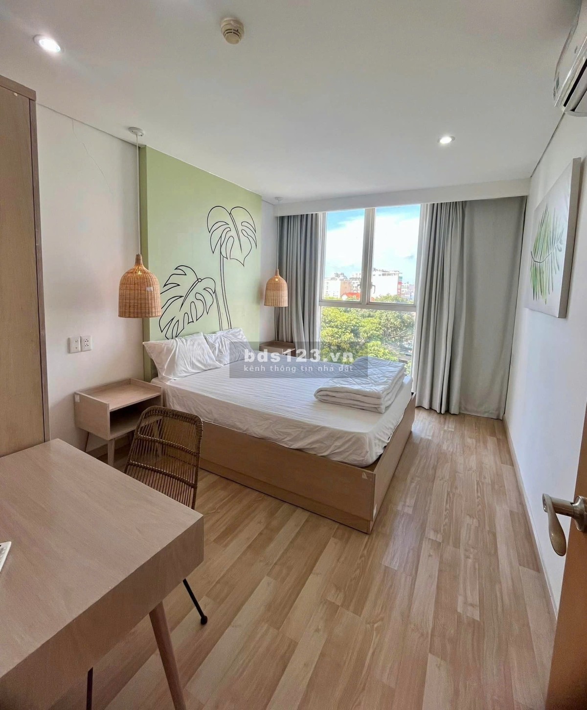 Chung cư Hoa Sen, Lạc Long Quân, Q11: 105m2, 3p ngủ, 2wc, Nội thất, 15tr