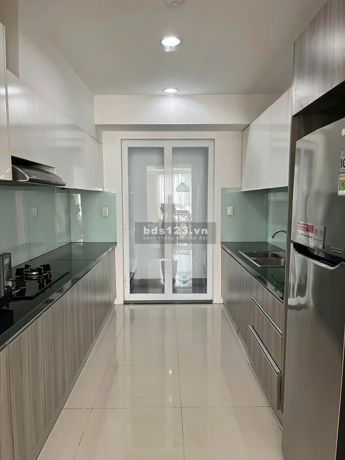 Chung cư Hoa Sen, Lạc Long Quân, Q11: 105m2, 3p ngủ, 2wc, Nội thất, 15tr