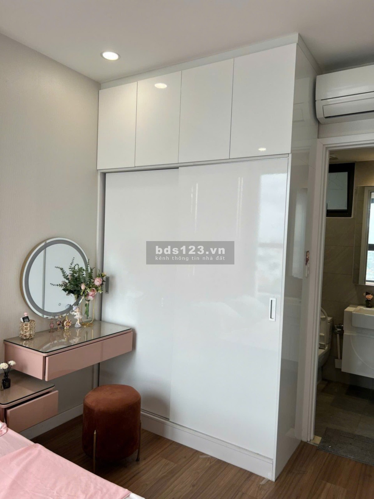 Chung cư Mỹ Vinh, Nguyễn thị MInh Khai, phường 6, Q3: 85m2, 2 p ngủ, 16tr