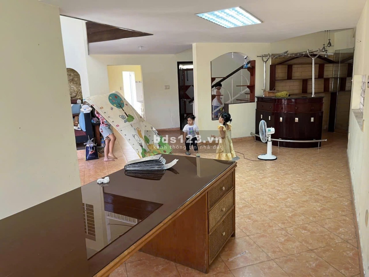 Cho thuê Villa vườn 10x20 Tại Thảo Điền Q2 4PN 4WC chỉ 30 triệu - Giá chỉ có tới 30/08