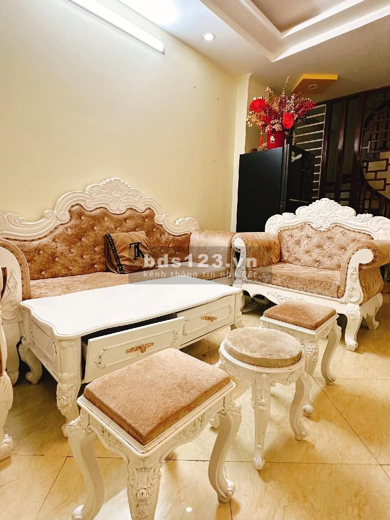 Bán nhà Võng Thị 6 tầng thang máy chờ dt 40m2, đi bộ 3 phút ra Hồ Tây