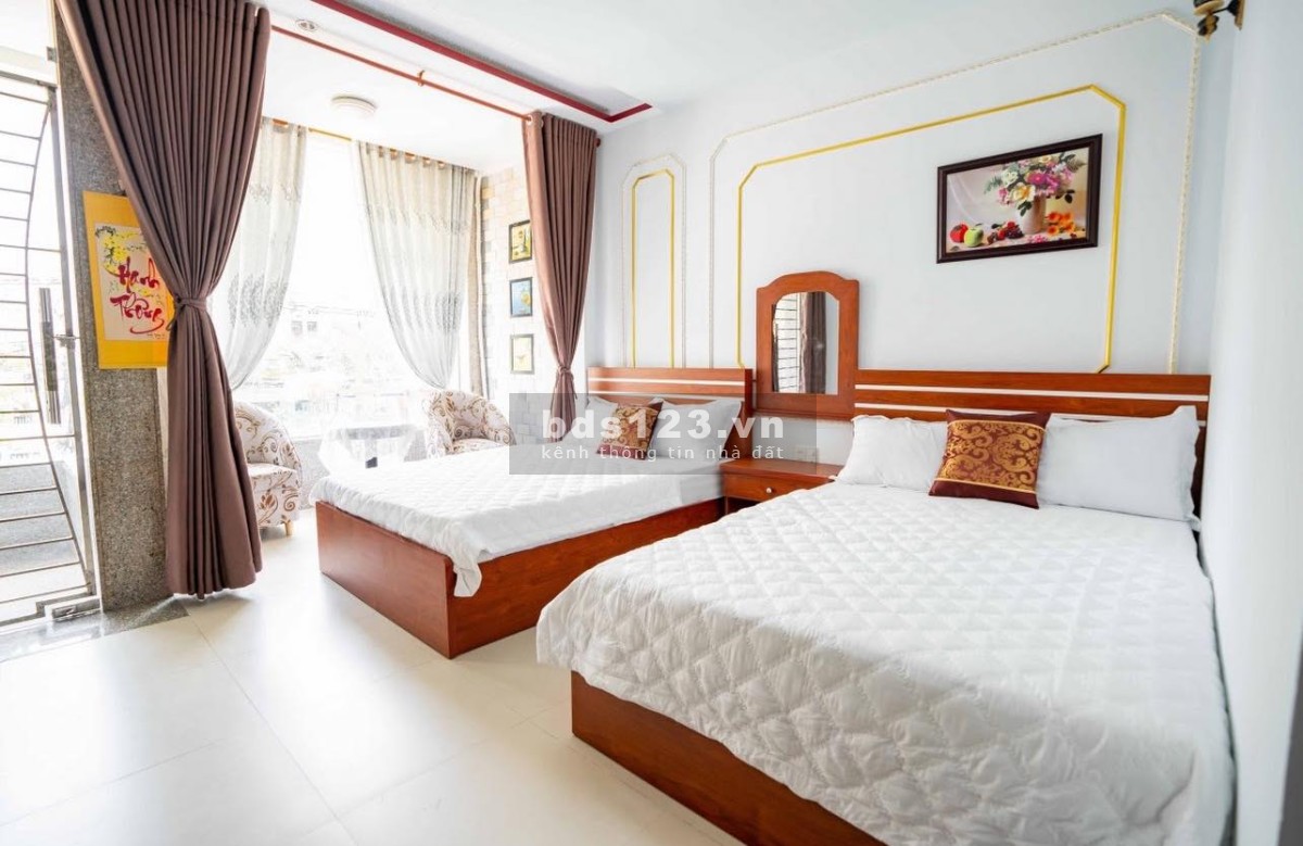 TL18 Bán khách sạn mặt tiền đường Mê Linh gần biển và chợ Xóm Mới