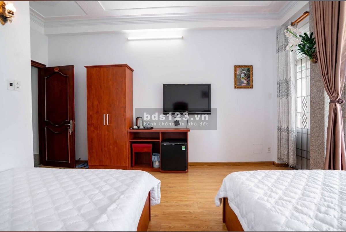 TL18 Bán khách sạn mặt tiền đường Mê Linh gần biển và chợ Xóm Mới