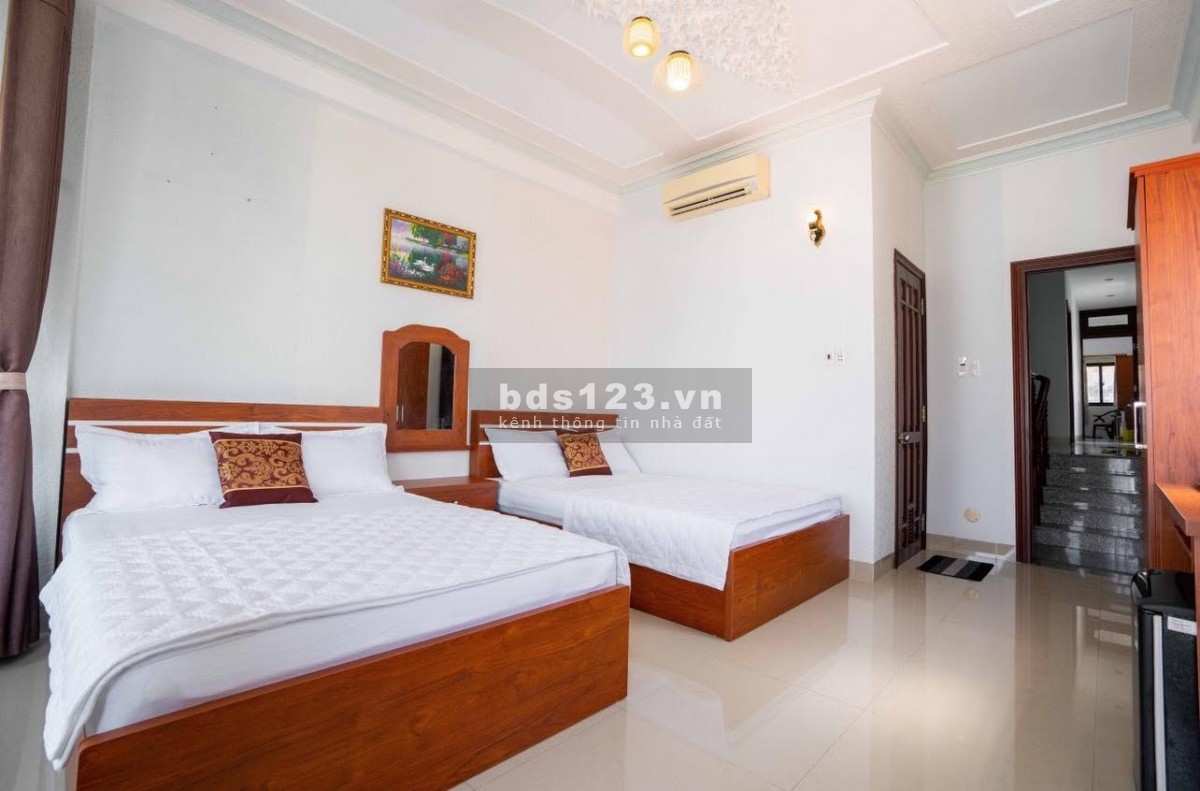 TL18 Bán khách sạn mặt tiền đường Mê Linh gần biển và chợ Xóm Mới
