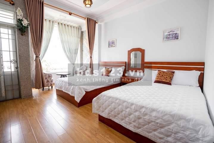 TL18 Bán khách sạn mặt tiền đường Mê Linh gần biển và chợ Xóm Mới