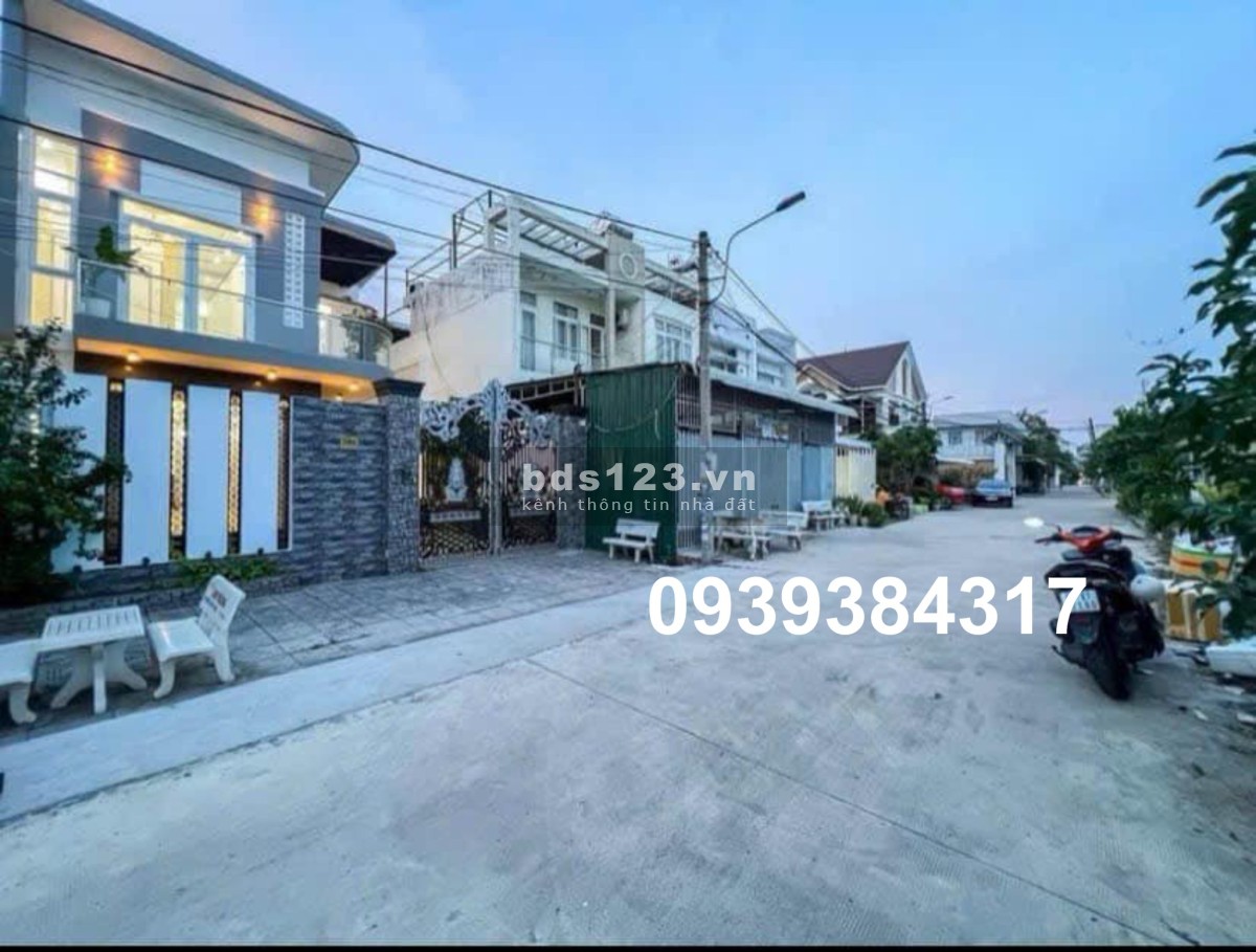 BÁN BIỆT THỰ 8X30 GIÁ 3 TỶ 8 GẦN CHỢ PHƯỚC VÂN, LONG AN