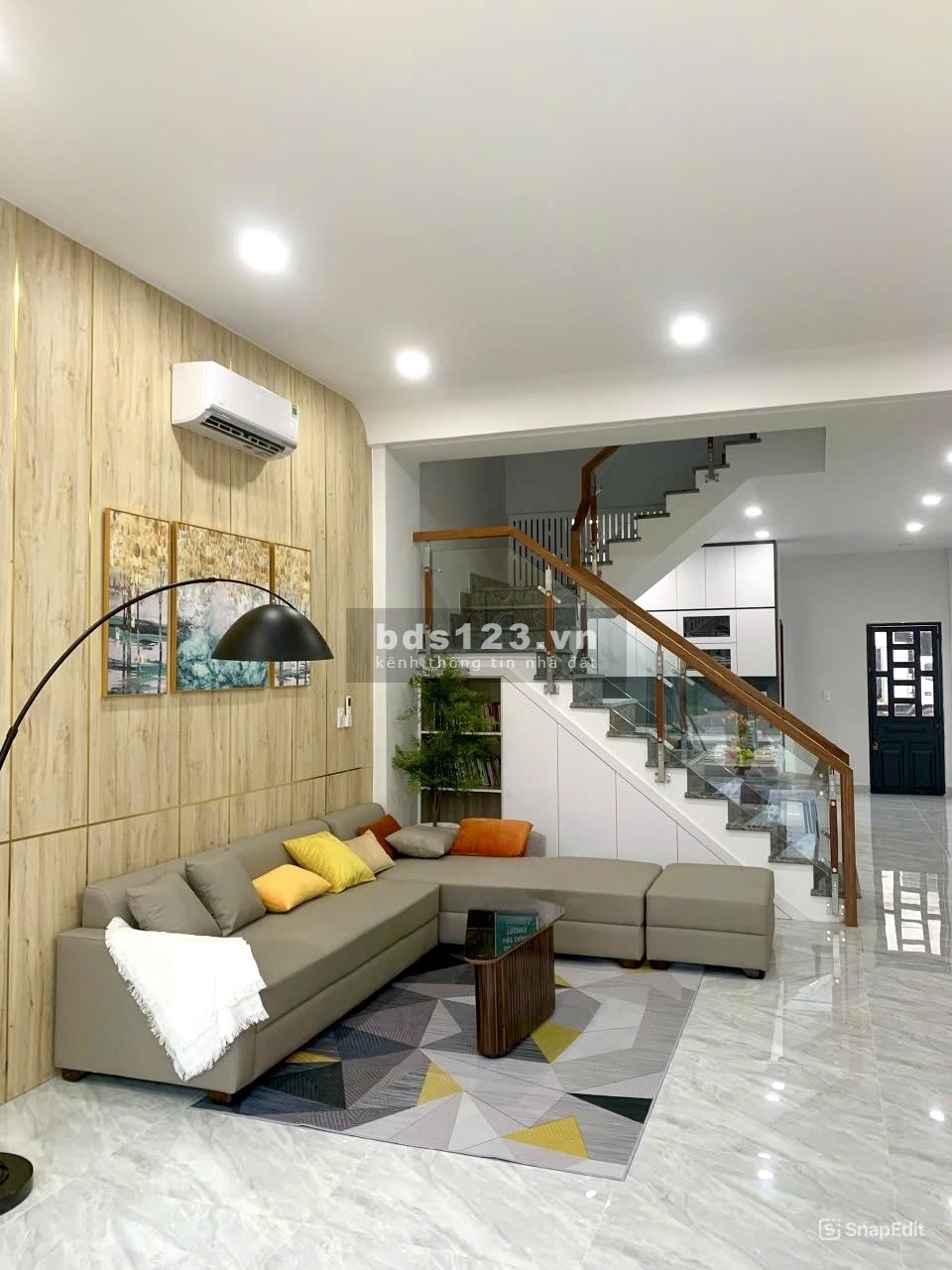 Cắt lỗ bán nhà 1 trệt 2 lầu - cọc vào ở