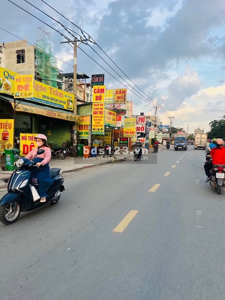 NHÀ MẶT TIỀN KINH DOANH ĐỈNH, TỈNH LỘ 10 ( 88m2 ). Giá chào 9.6 Tỷ thương lượng mạnh
