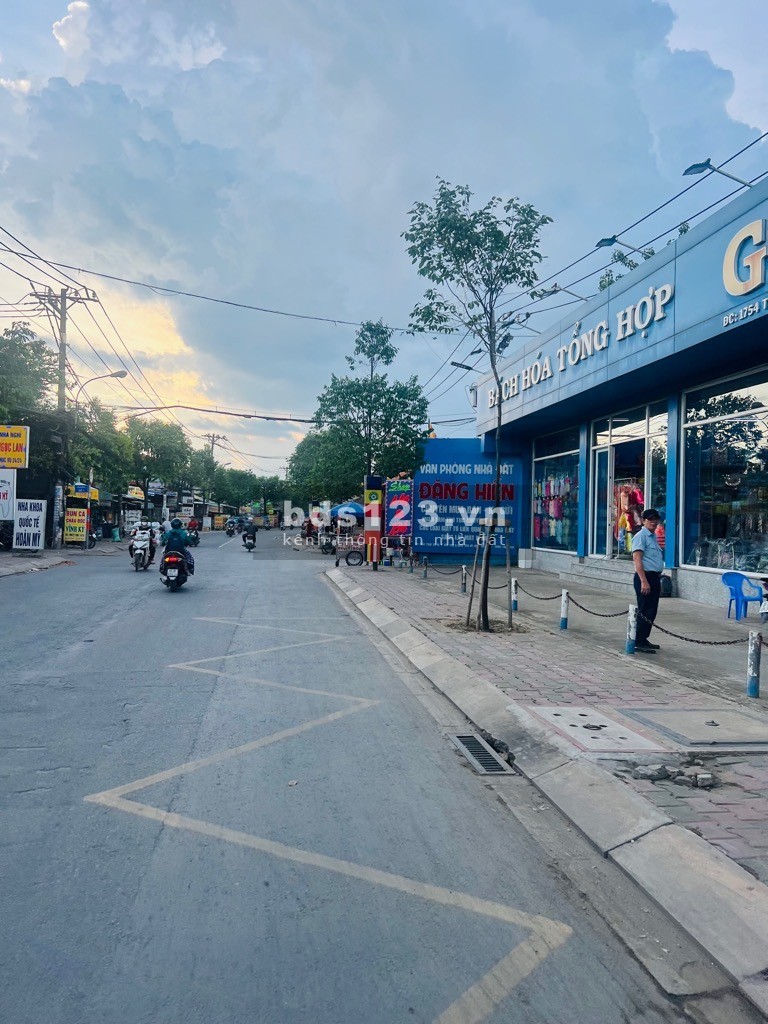 NHÀ MẶT TIỀN KINH DOANH ĐỈNH, TỈNH LỘ 10 ( 88m2 ). Giá chào 9.6 Tỷ thương lượng mạnh