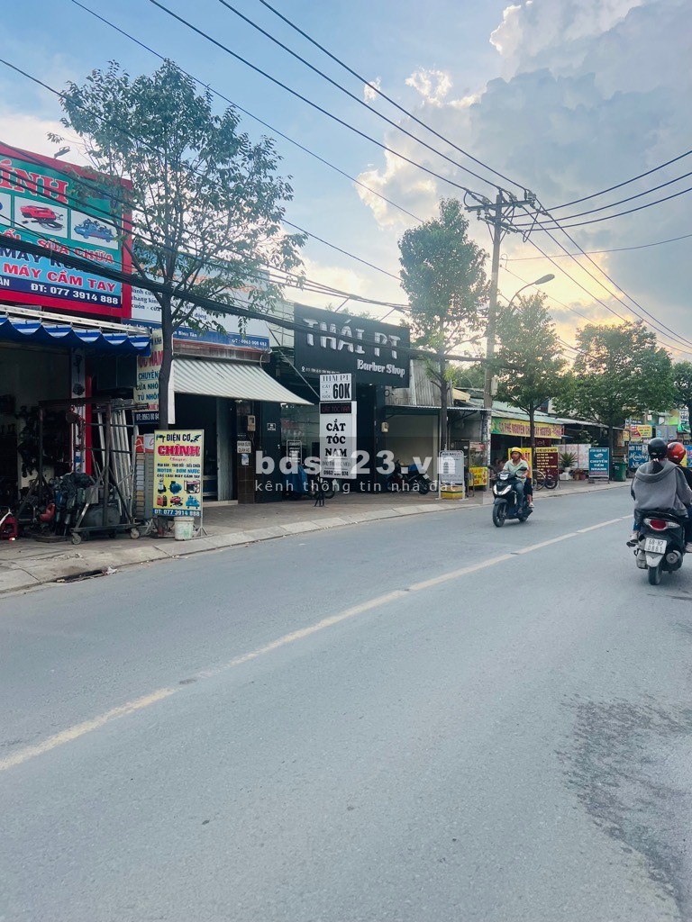 NHÀ MẶT TIỀN KINH DOANH ĐỈNH, TỈNH LỘ 10 ( 88m2 ). Giá chào 9.6 Tỷ thương lượng mạnh