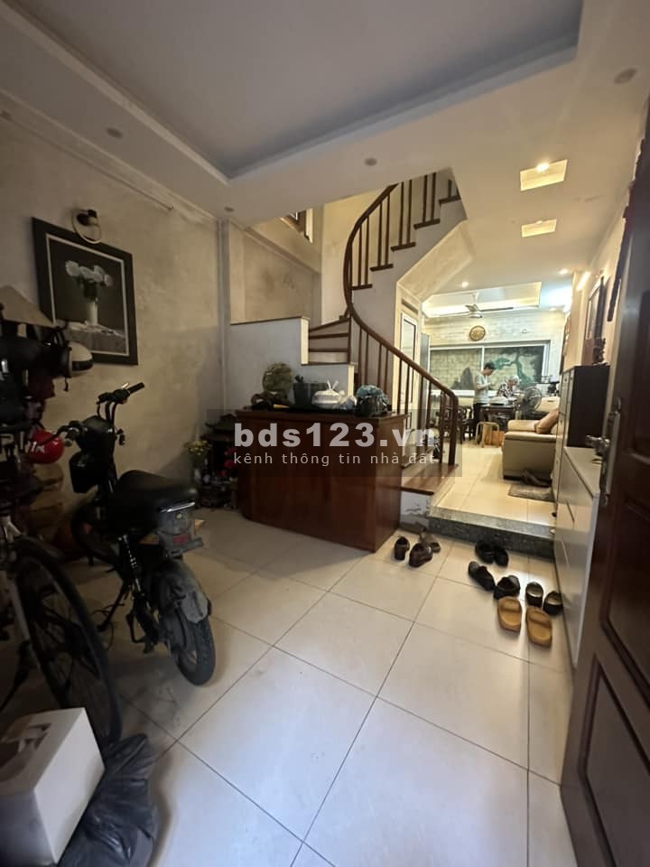 Bán nhà ngõ nông 40m2*5T giá 8.7 tỷ Lê Trọng Tấn, Thanh Xuân
