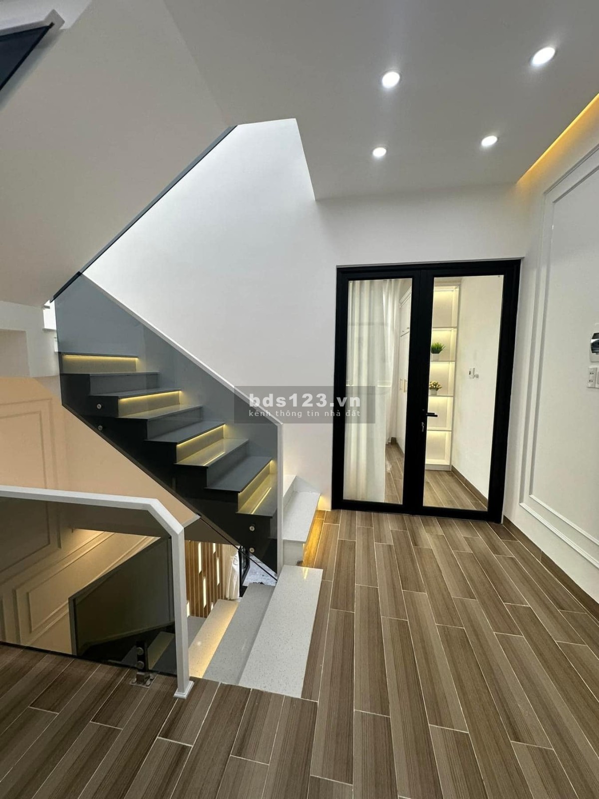NHÀ XÂY MỚI 3 TẦNG – KIẾN TRÚC TRẺ TRUNG – GIÁ 4,550 tỷ