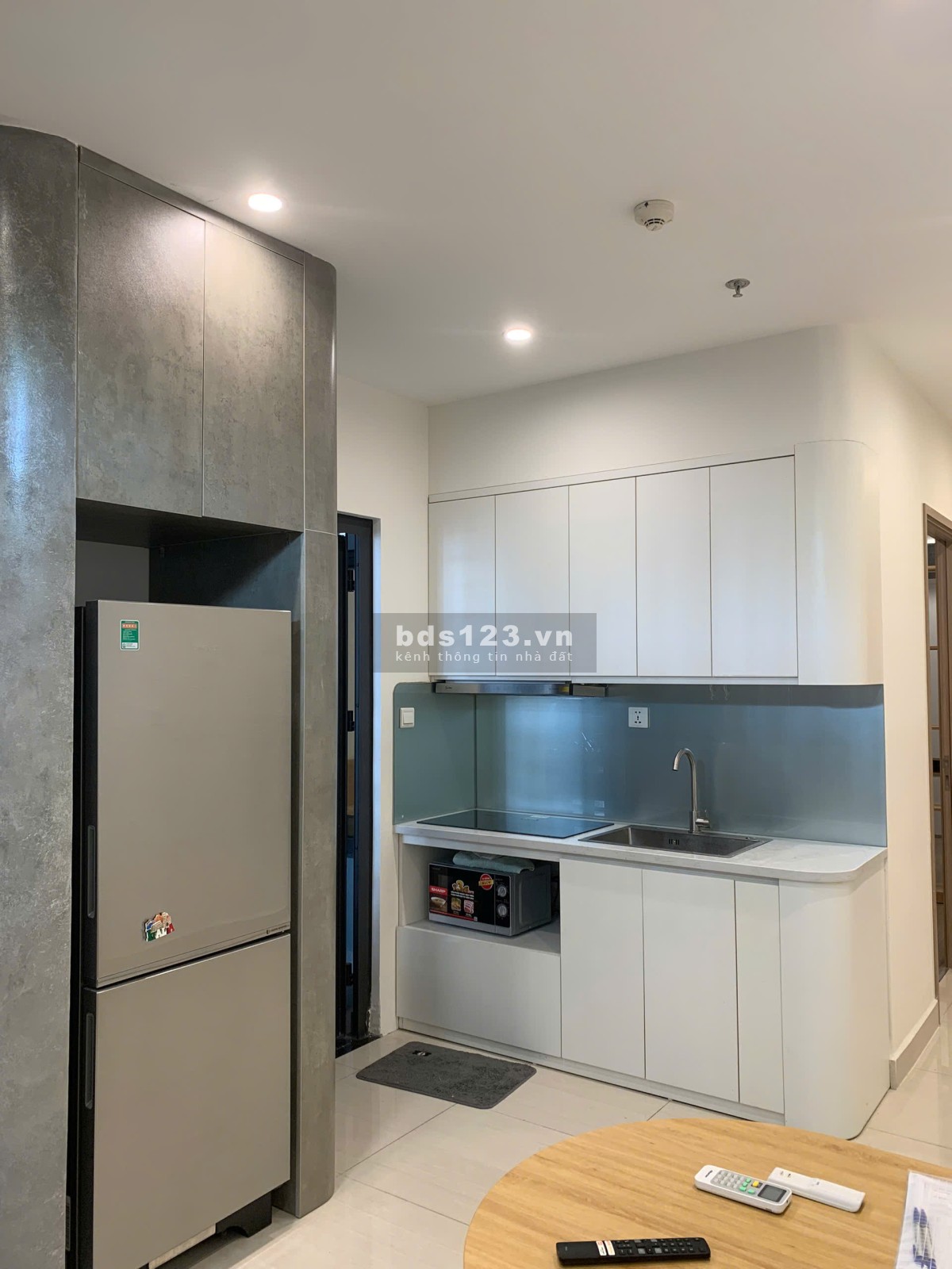 EM thanh bán căn 1 ngủ + TO gần 50m, giá 2.9 tỷ, đồ đẹp miễn bàn.