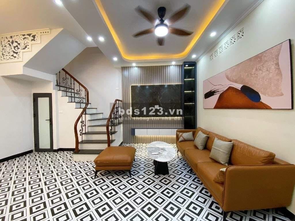 Bán nhà P. Cự Lộc,Tặng Full nội thất, 38m2 x 4Tầng x 5,95 tỷ, Lh: 0378411810