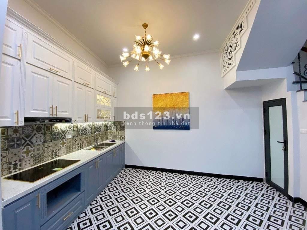 Bán nhà P. Cự Lộc,Tặng Full nội thất, 38m2 x 4Tầng x 5,95 tỷ, Lh: 0378411810