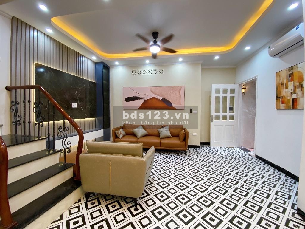 Bán nhà sát hồ phố Cự Lộc, Thanh Xuân, 38m2, 6 tỷ.