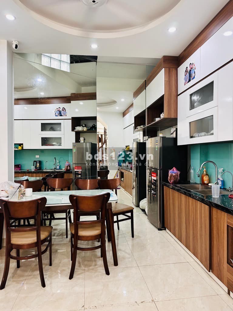 DUY NHẤT ĐỨC DIỄN CHỈ 4,x TỶ NHÀ ĐẸP DÂN XÂY 37M2