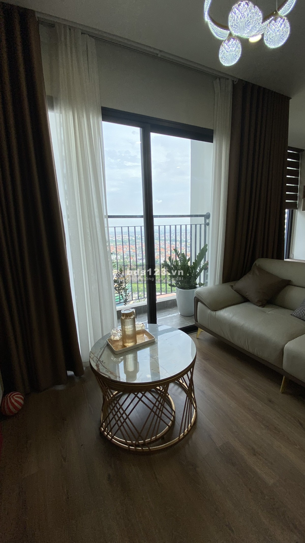 Bán căn hộ 2PN2VS 70m2 đầy đủ nội thất giá 4.6 tỷ bao thuế phí sang tên
