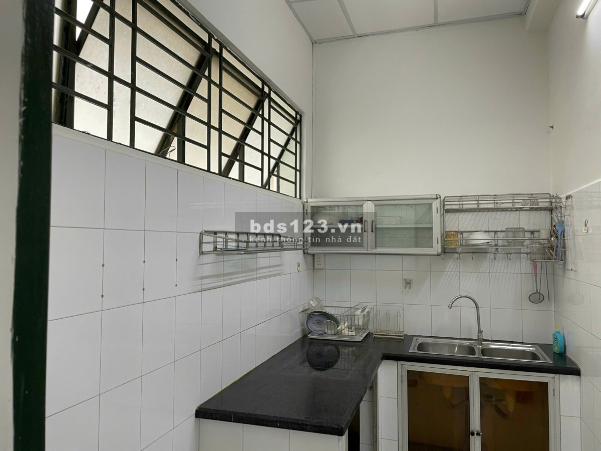 Chung Cư Lê Hồng Phong Quận 10 80m2 3PN 2WC NT cơ bản, giá 12tr