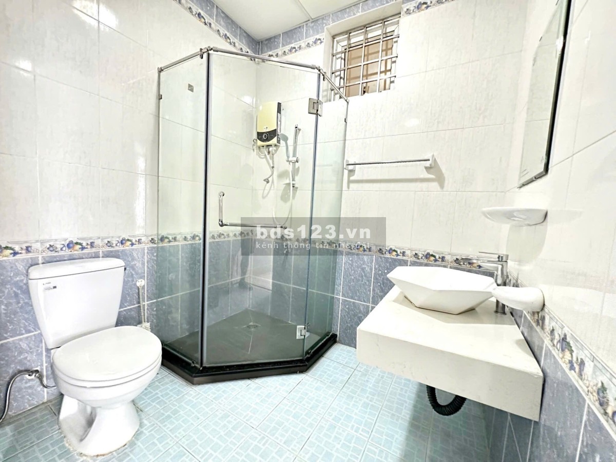 3PN 2WC Ngô Gia Tự Quận 10: 80m2 Giá 11tr5, nhà mới đẹp, ban công mát