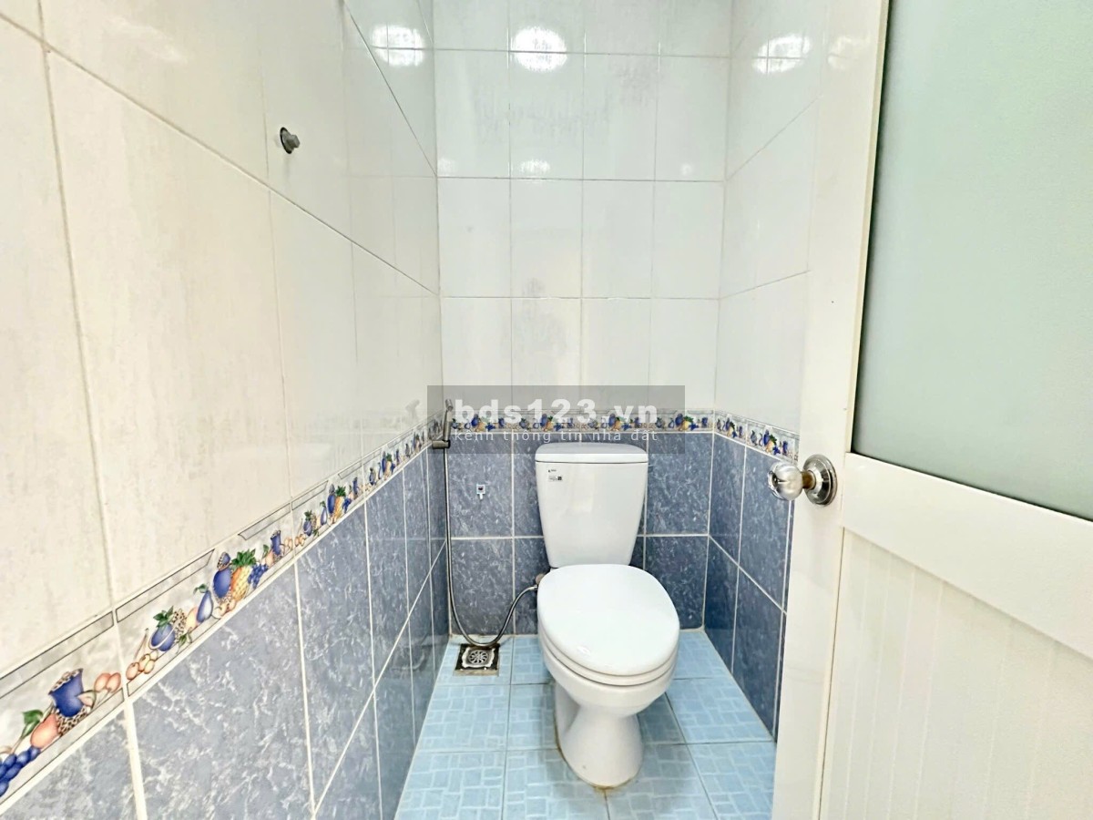 3PN 2WC Ngô Gia Tự Quận 10: 80m2 Giá 11tr5, nhà mới đẹp, ban công mát