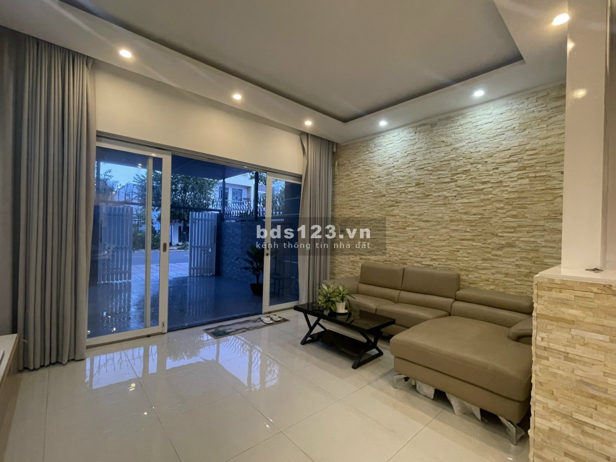 Cho thuê nhà Nguyên Căn khu đô Thị Mỹ Gia gói 2 Tp Nha Trang. Nhà full nội thất đường oto 16m.