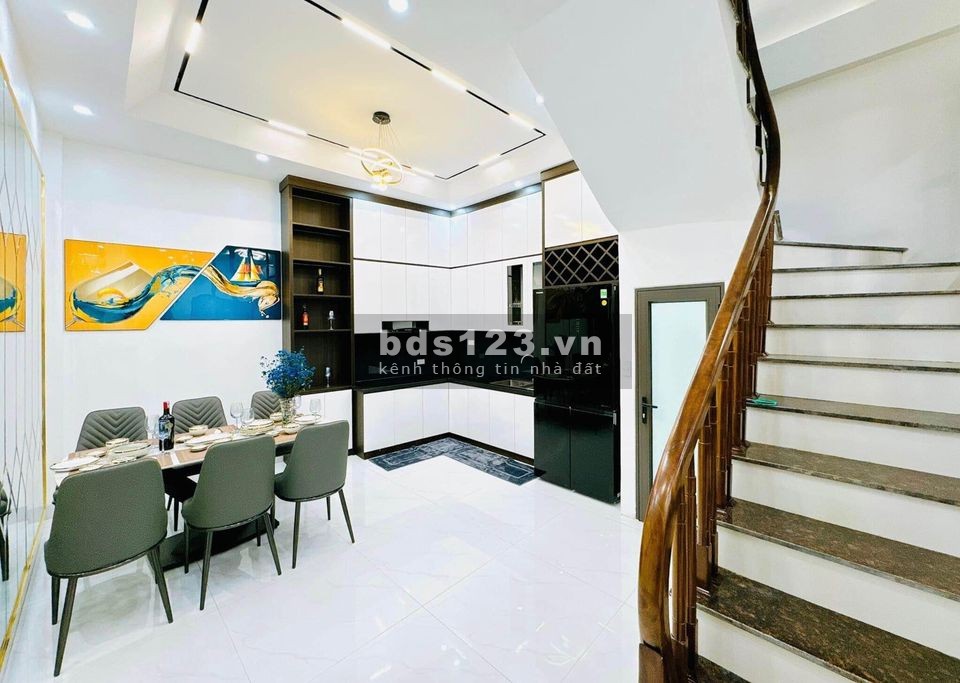 NHÀ ĐẸP TRẦN CUNG - SÁT PHỐ - Ô TÔ ĐỖ SÁT CỔNG - NGÕ TO THÔNG THOÁNG - BÁN GẤP 46M - 6.4TỶ