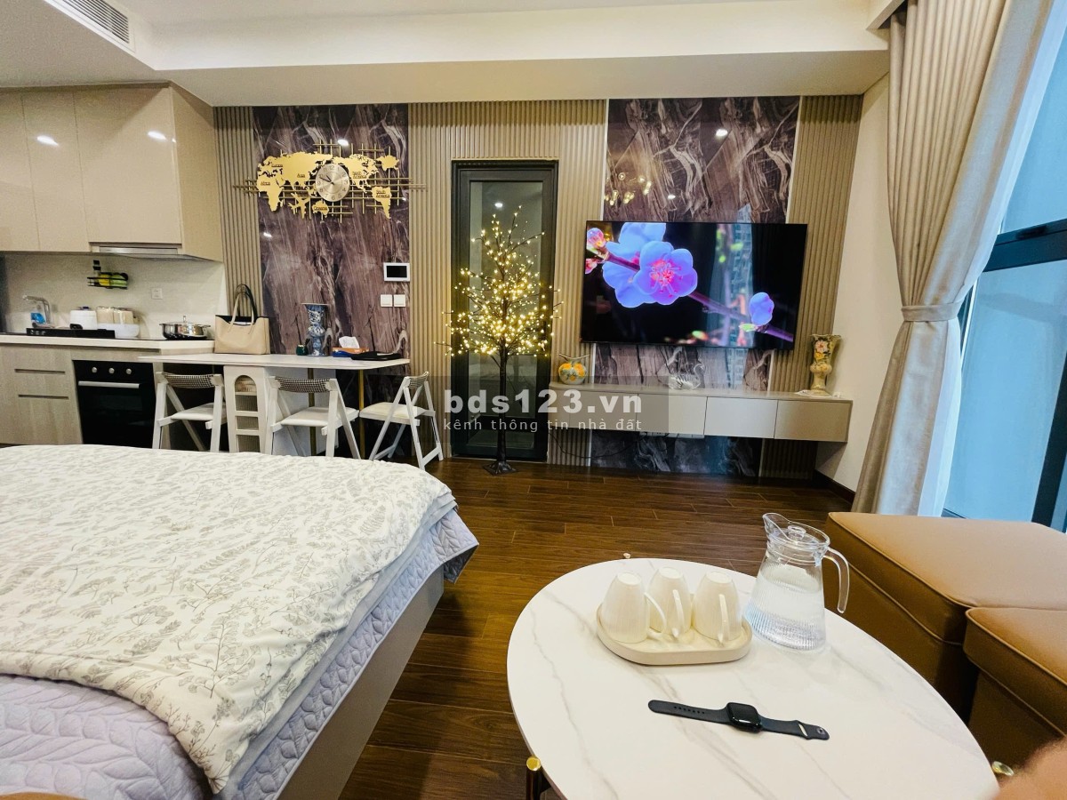Chị gái em cần bán gấp căn Studio 30m2 toà D Masteri Vinhomes Smartcity