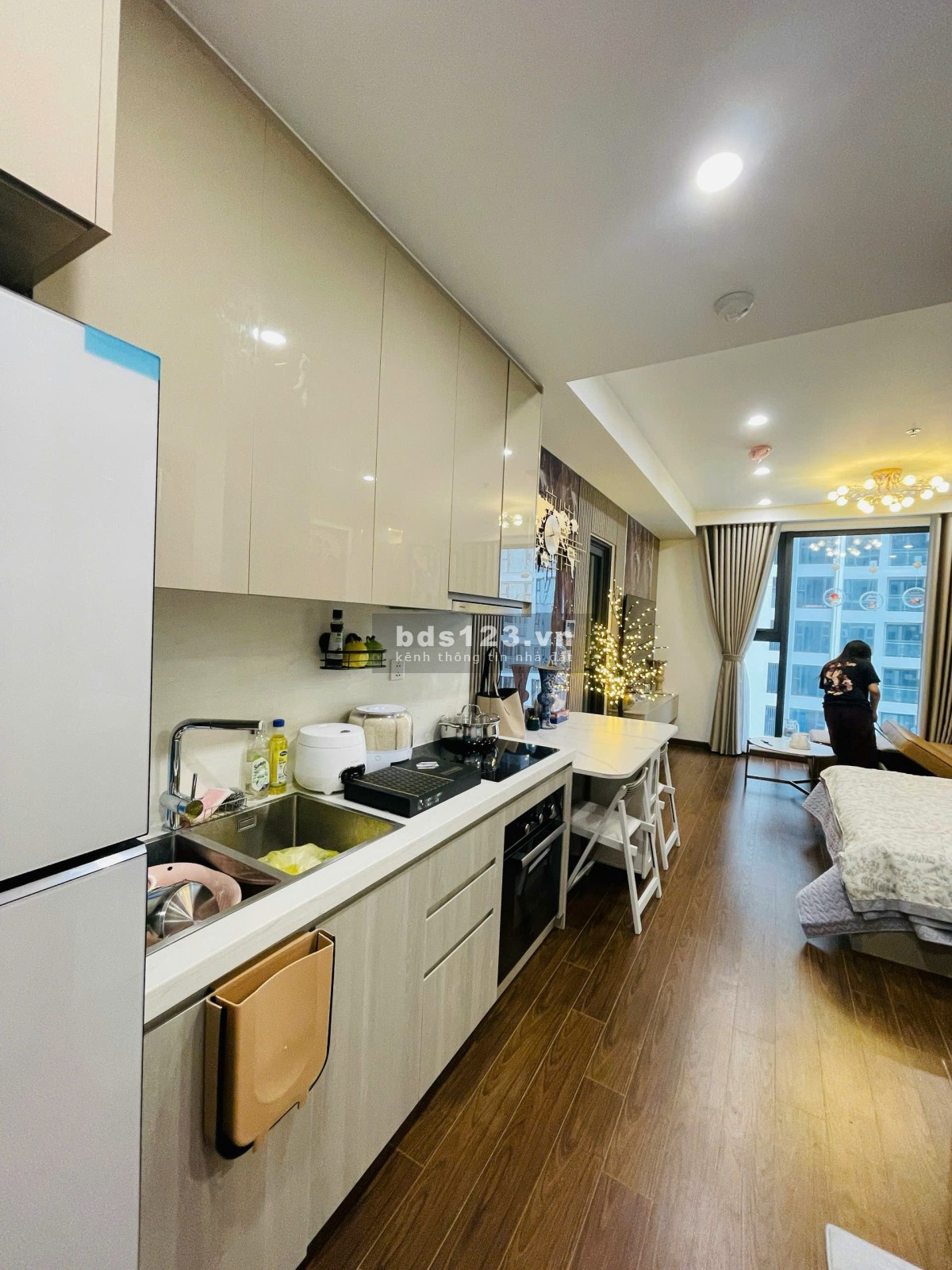 Chị gái em cần bán gấp căn Studio 30m2 toà D Masteri Vinhomes Smartcity
