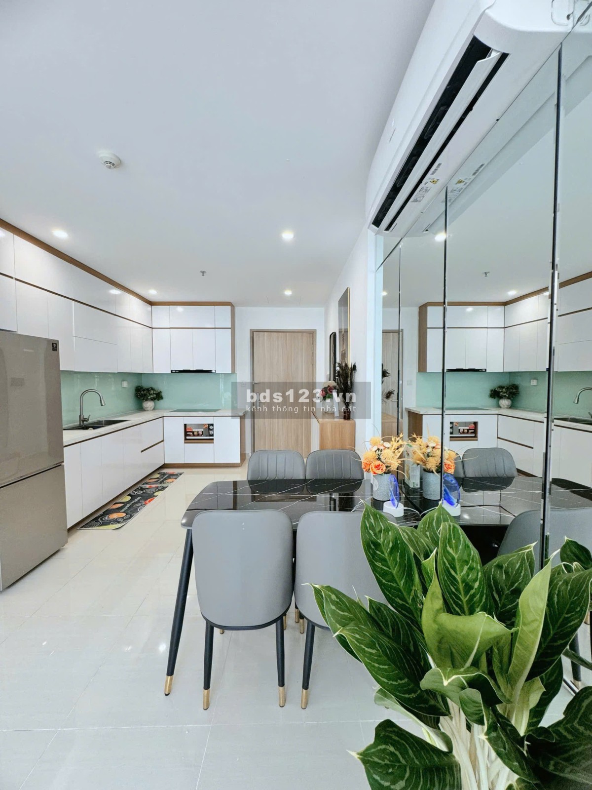 Chính chủ bán căn góc 3N 2VS tầng trung giá 3.3 tỷ tại OCP 0965 479 380