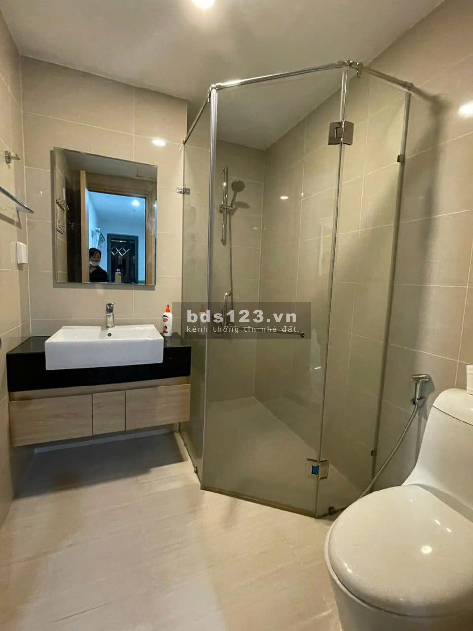 Chung cư Hoa Sen, Lạc Long Quân, Q11: 68m2, 2p ngủ, NT, 10tr/tháng