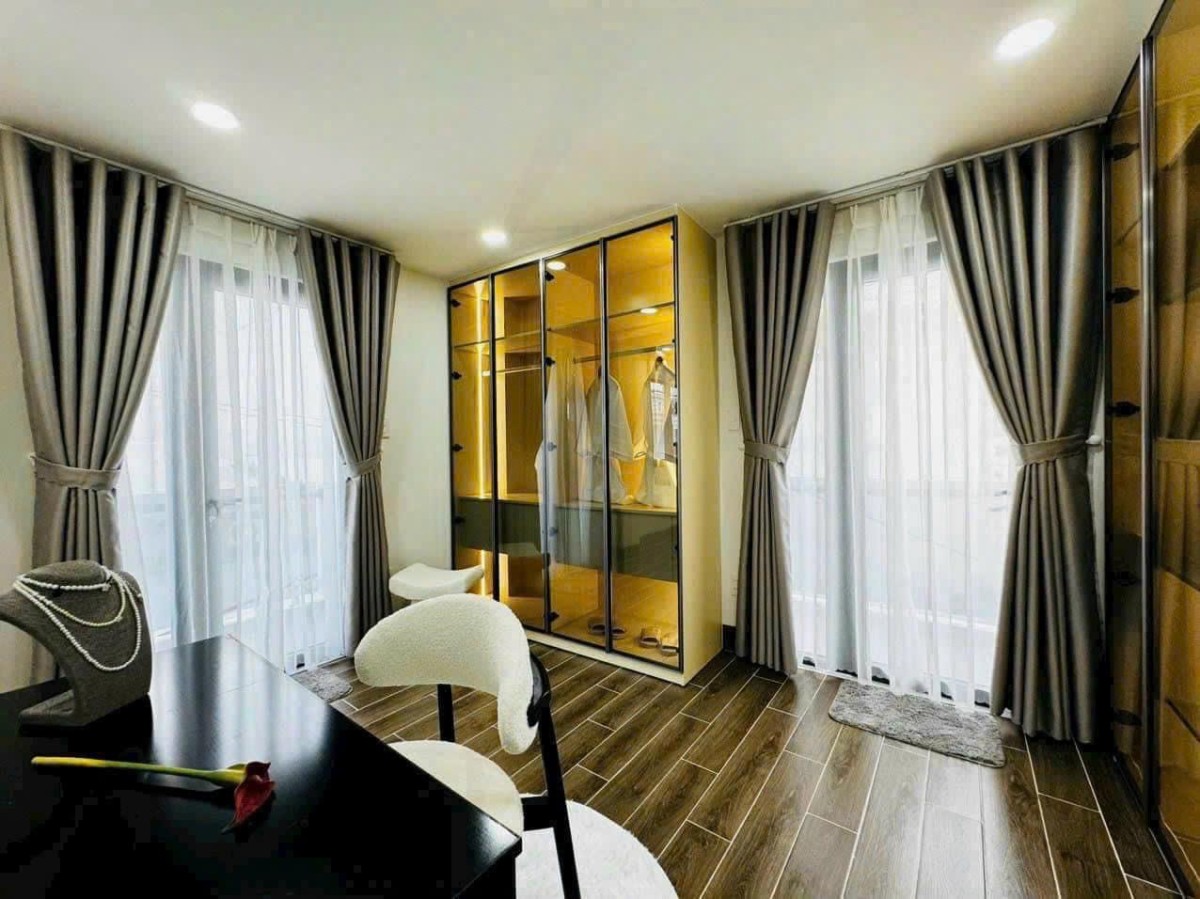 Bán nhà mặt tiền Tân Bình, đường Cách Mạng Tháng 8, (4*20); 3 tầng