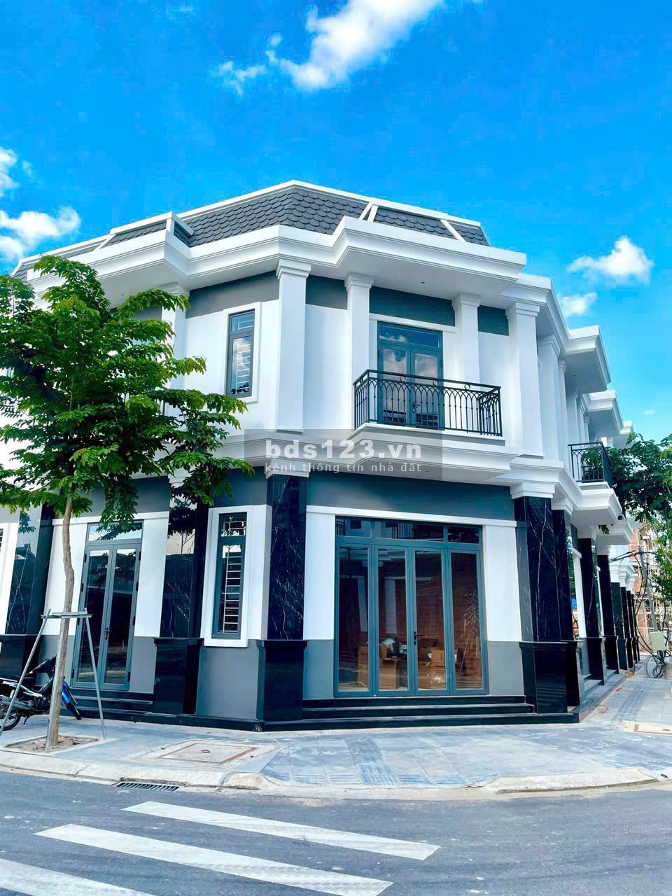 Nhà ở thương mại,shophouse có sổ hồng riêng. LH e ngay 0963 407079 để được hỗ trợ và xem trực tiếp ạ