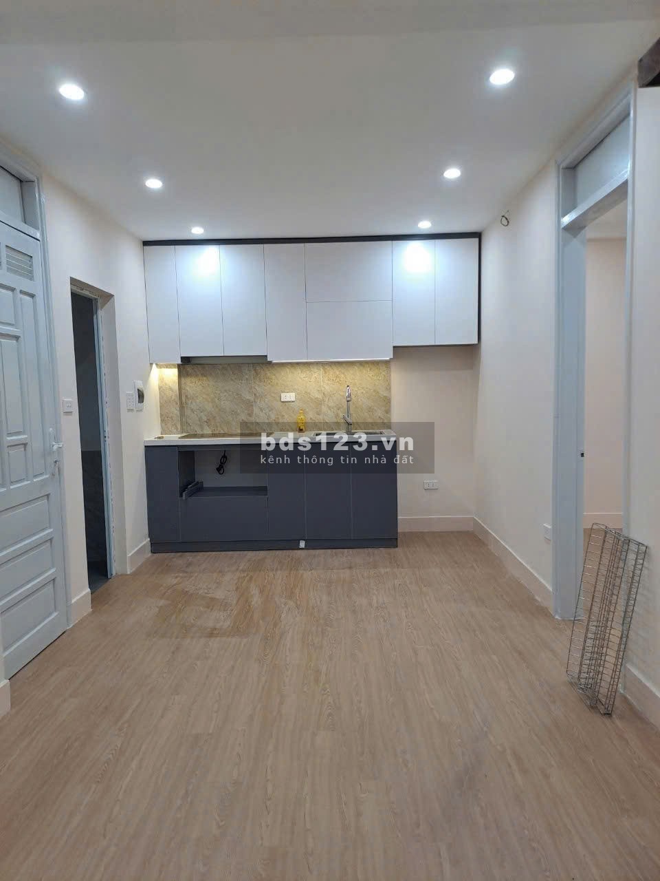 Bán Căn Hộ Đường Láng, 63m2 x 6m Mặt tiền x Chỉ 1,95 tỷ
