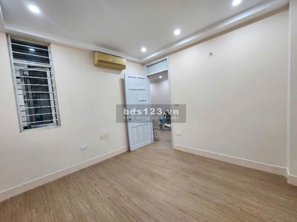 Bán Căn Hộ Đường Láng, 63m2 x 6m Mặt tiền x Chỉ 1,95 tỷ