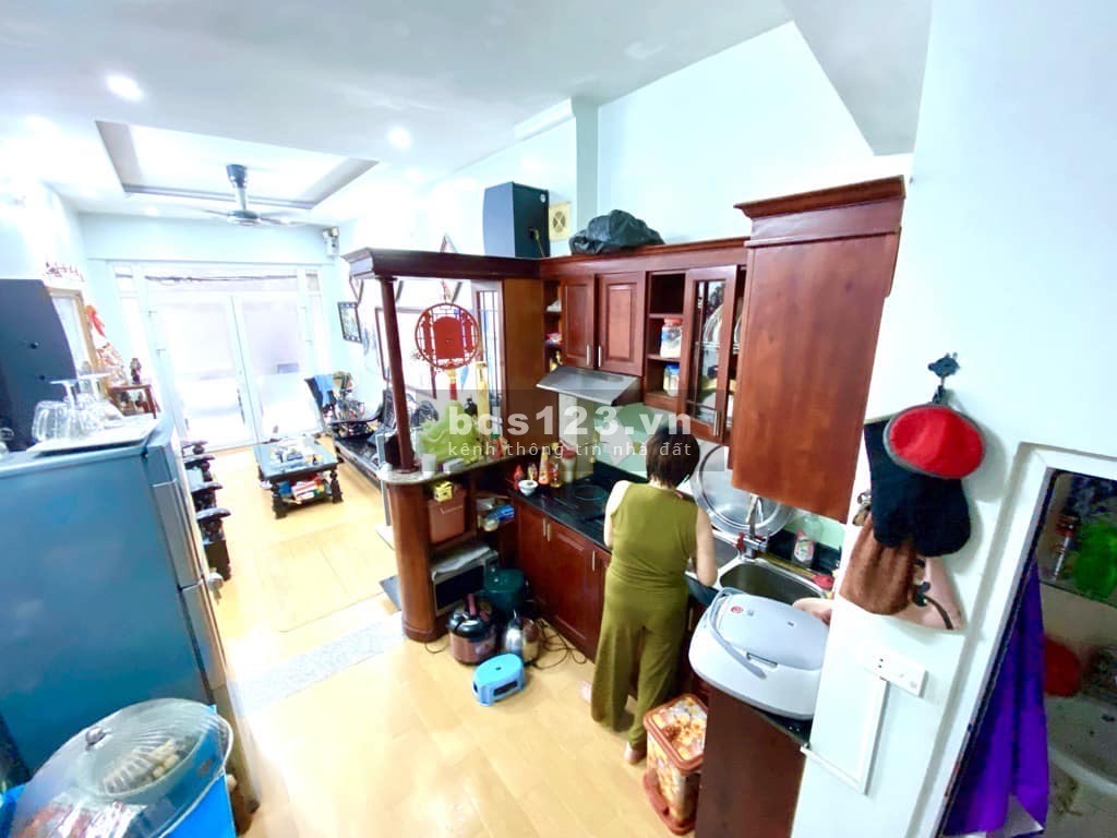 BÁN NHÀ TRẦN THÁI TÔNG, SIÊU HIẾM, Ô TÔ TRÁNH, KINH DOANH, LÔ GÓC, 3 MẶT, THOÁNG...,