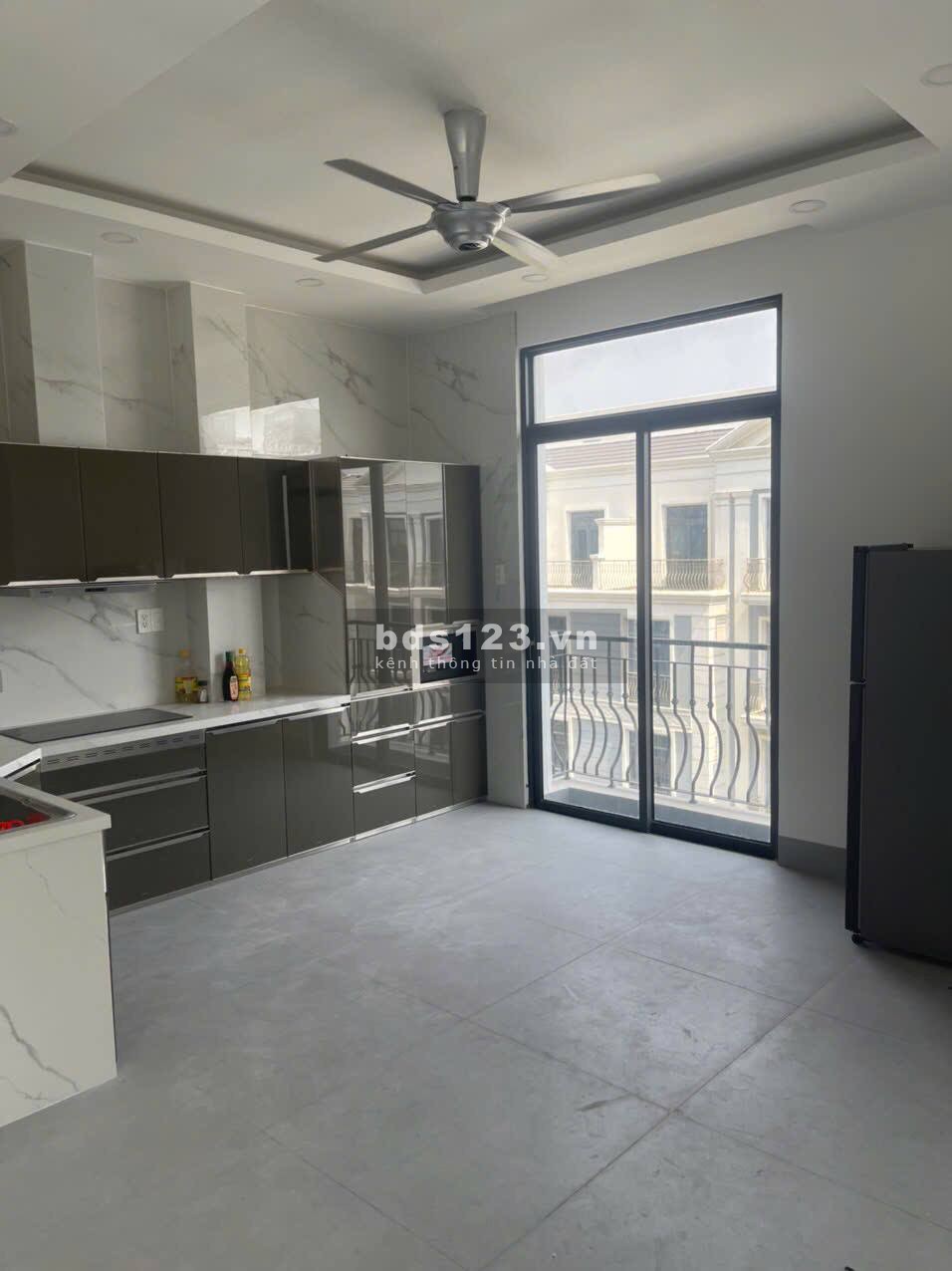 NHÀ PHỐ CHO THUÊ MÁY LẠNH - NGĂN PHÒNG - THANG MÁY - BẾP RÈM