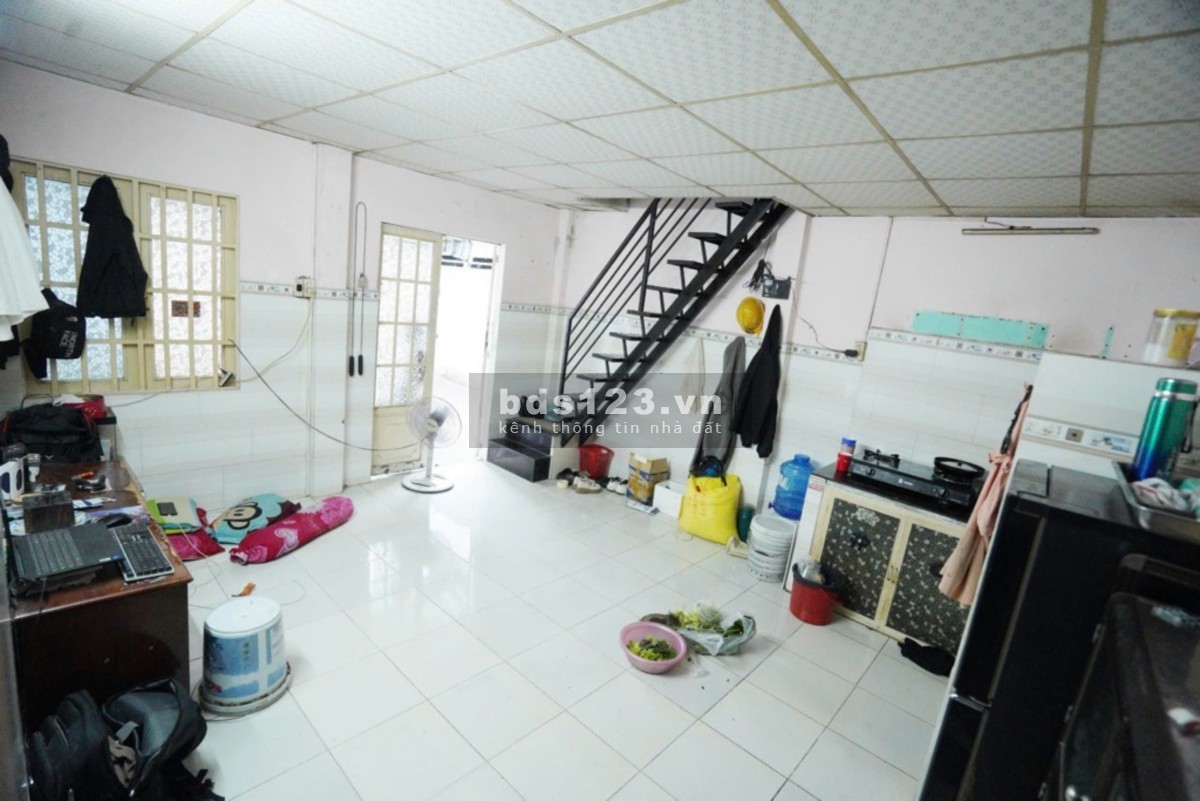 Nhà Hẻm ngay chợ Lạc Quang, 35m2, 2 tầng, Chỉ 2.XX