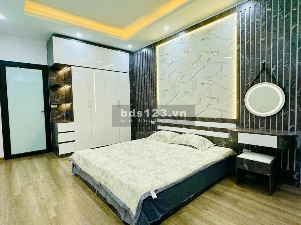 Nhà Tam Trinh - Gần Ngay Ngã Tư Kim Ngưu, Minh Khai. 55m2 5 Tầng MT 4.5m Nhà đẹp về ở ngay