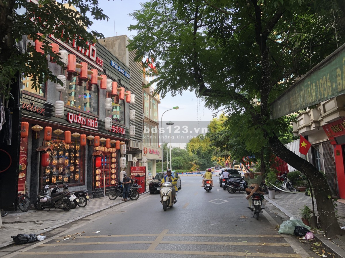 NHÀ MỚI ĐẸP - LÔ GÓC - 10M ra mặt phố YÊN PHỤ - NỘI THẤT ĐẲNG CẤP - 5T, 5m MT, Giá nhỉnh 7tỷ.