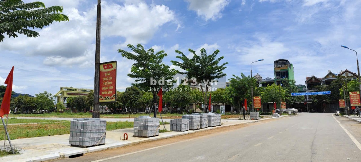Bán đất liền kề gần TT Hàng Trạm giá 195trieu/lô 110m đường 6m cách QL12B chỉ 300m bao sổ hồng